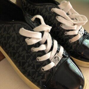 MICHAEL KORS Shoes Ivy Dee Ladies Size 5 Logo Print Sneaker